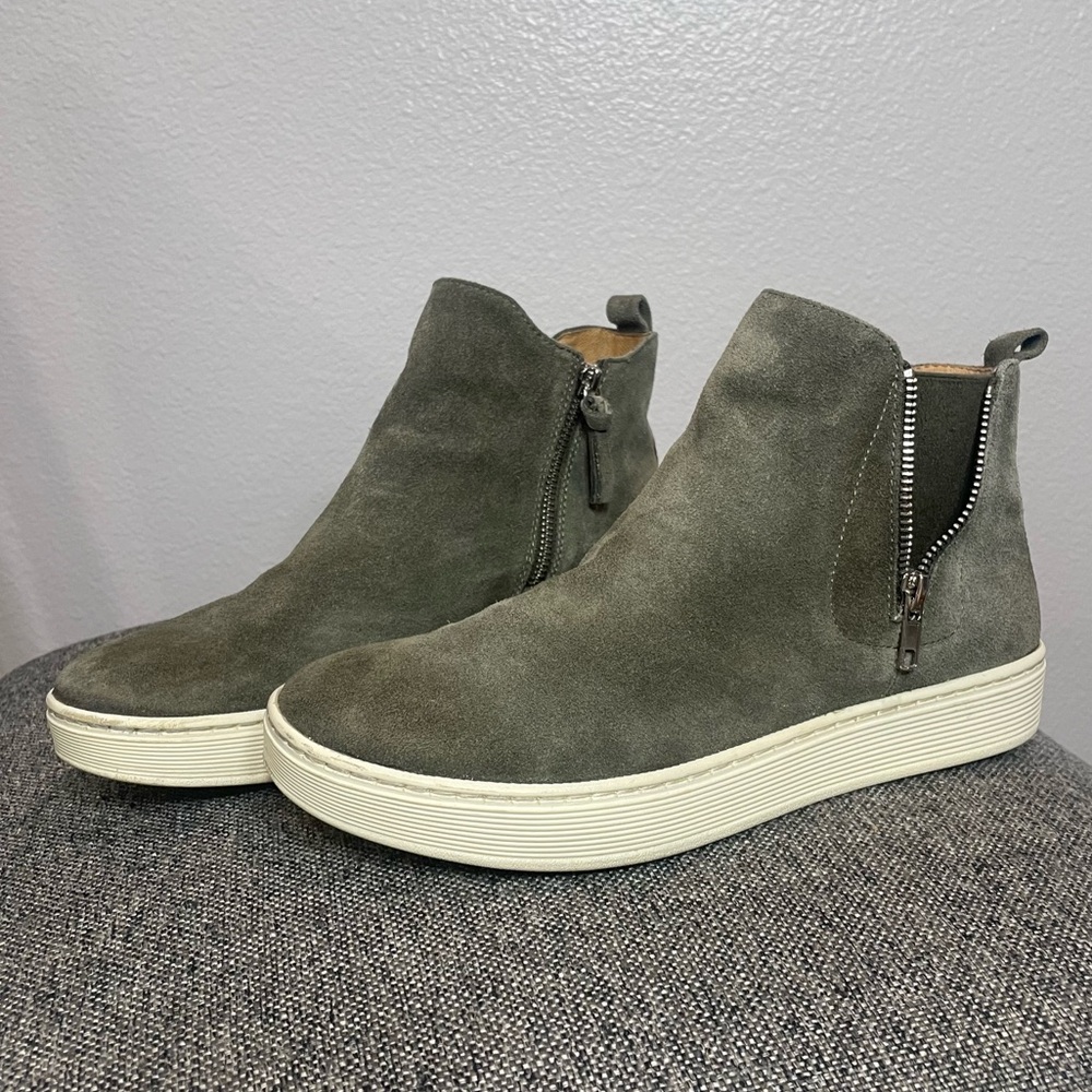 Sofft Britton Leather Olive Suede Zipper Ankle Boots / Shoes. Aqua Sofft